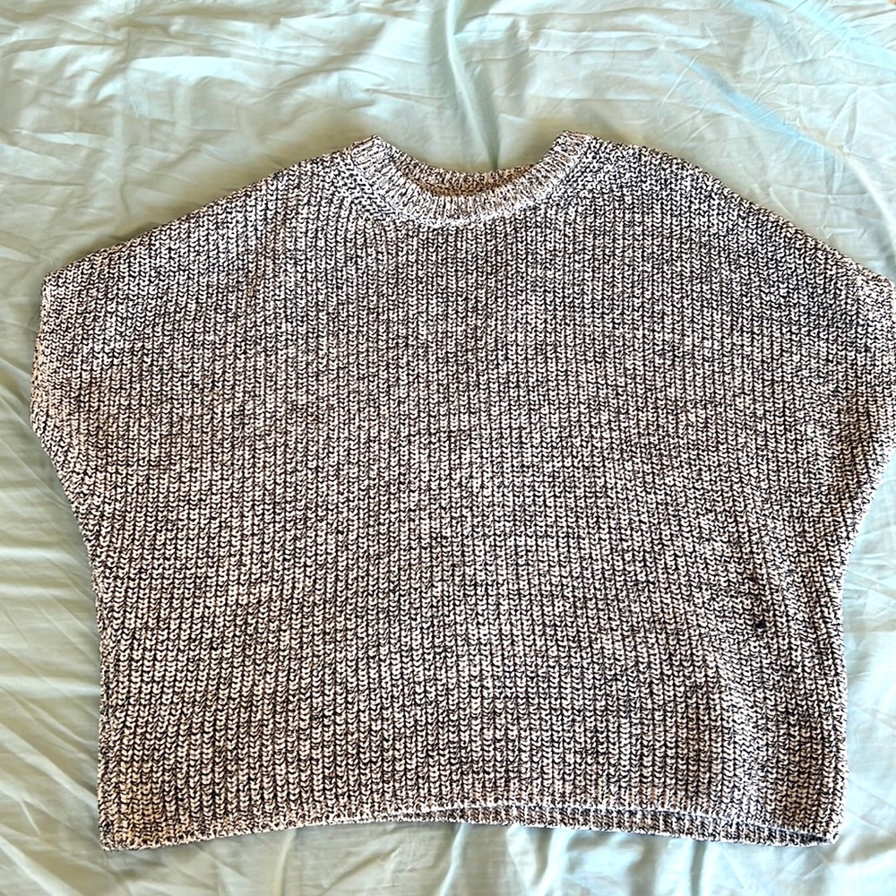 Black and white sleeveless sweater. Size large.